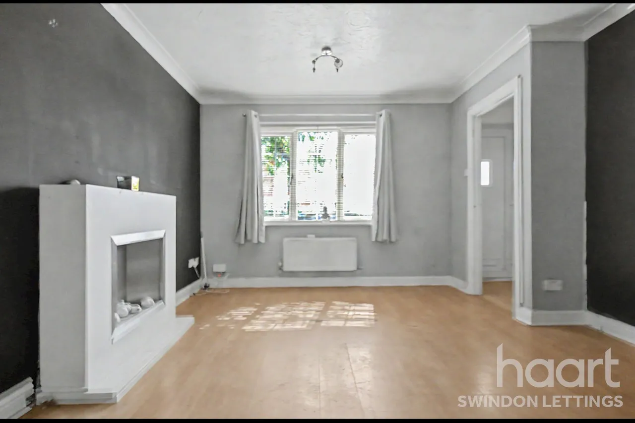 Kingham Close, SN14, photo 3