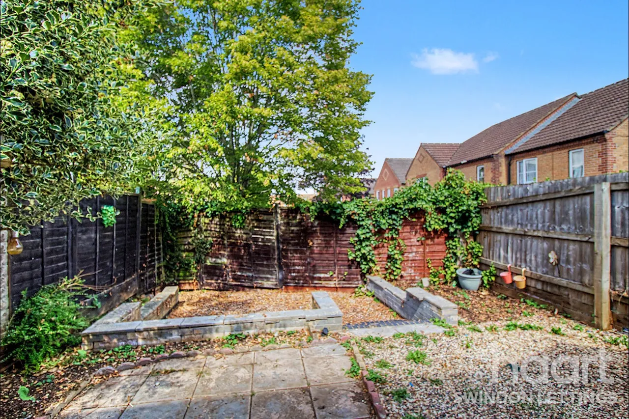 Kingham Close, SN14, photo 4