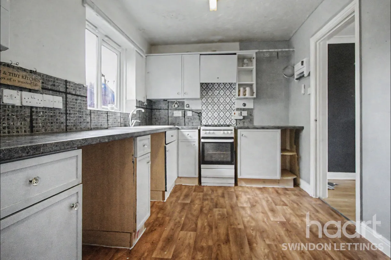 Kingham Close, SN14, photo 2