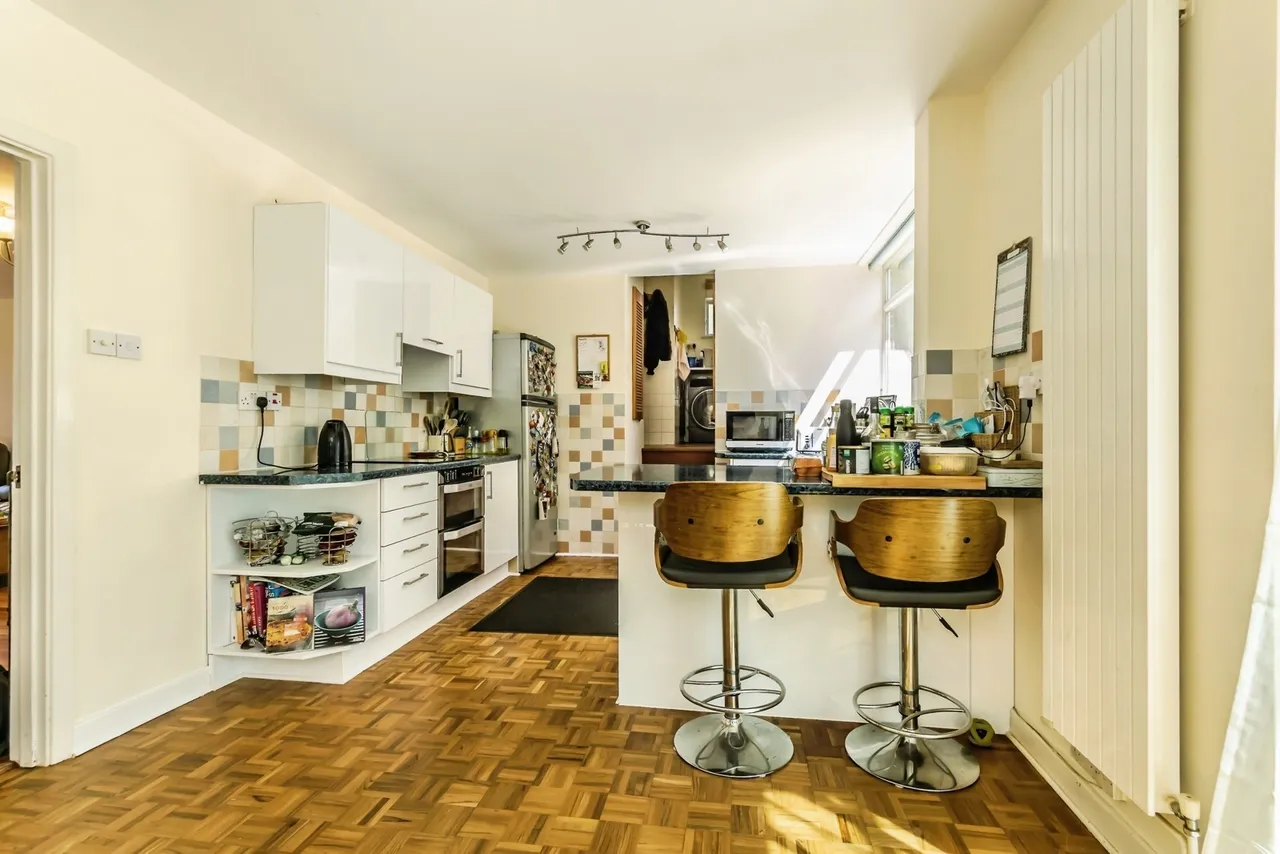 More Close, Purley, CR8, photo 6