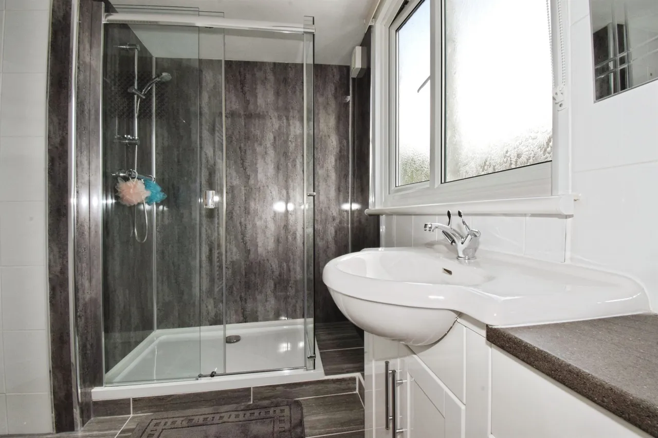 Fiona Drive, Thurnby, Leicester, photo 9