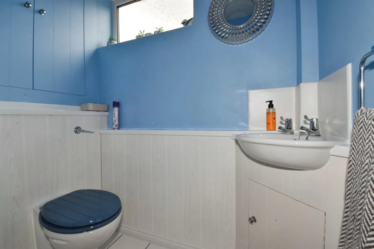 Fiona Drive, Thurnby, Leicester, photo 12