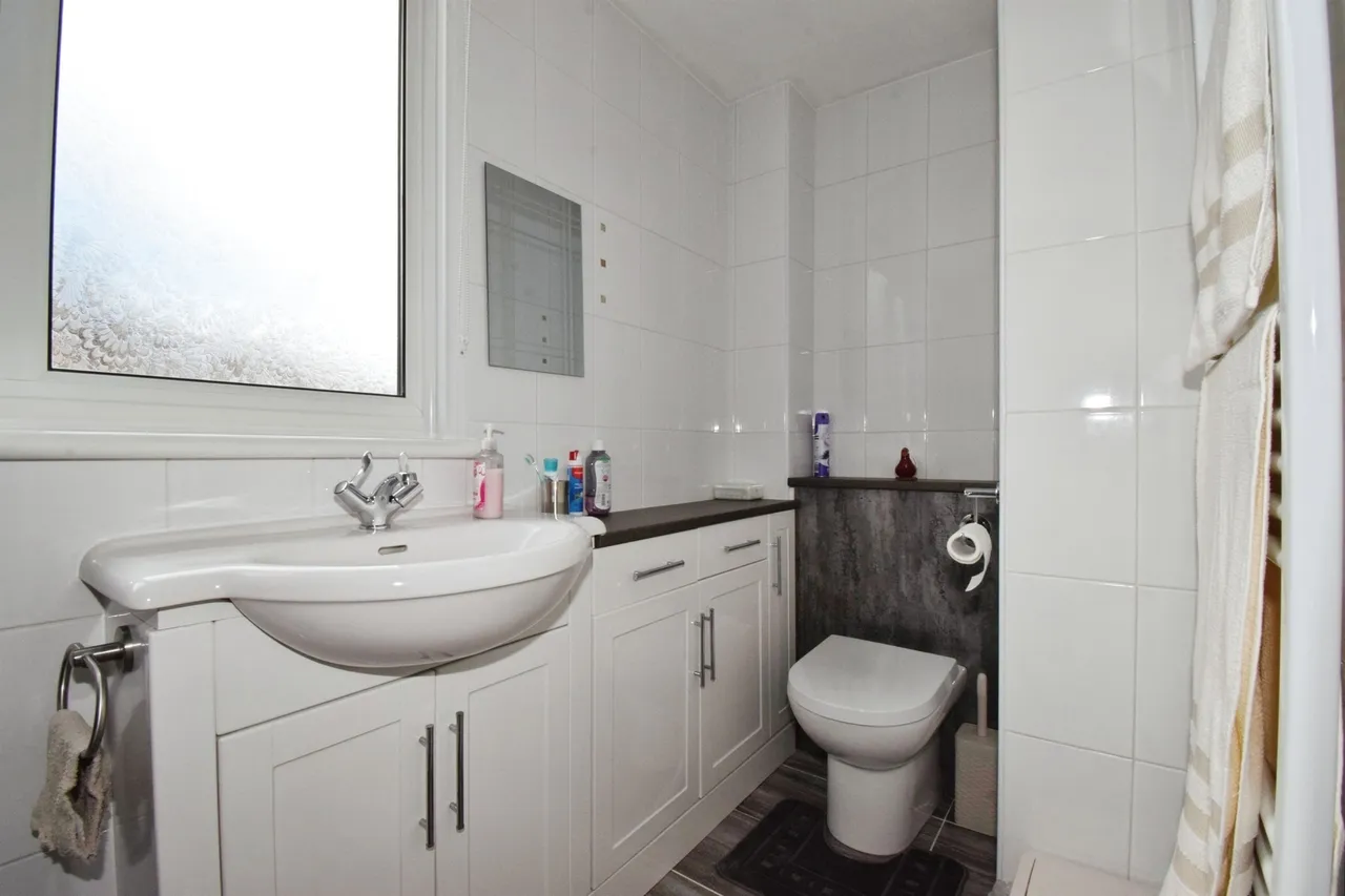 Fiona Drive, Thurnby, Leicester, photo 11