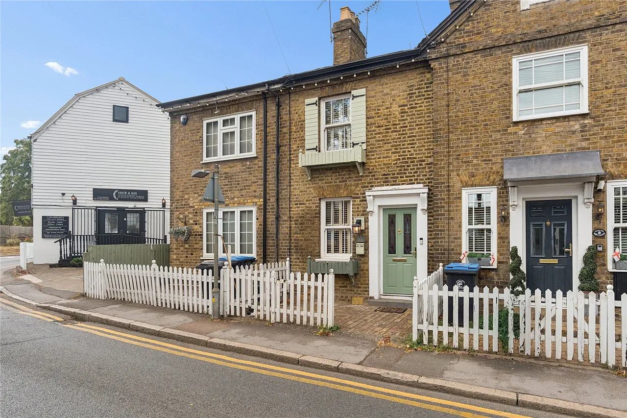 Market Place, Abridge, RM4, photo 7