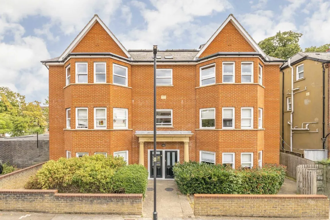 2 bed property to rent, Pathfield Road, SW16