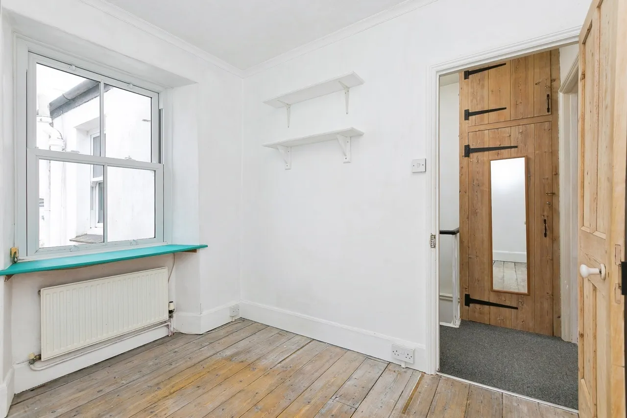 St. Henry Street, Penzance, TR18, photo 11