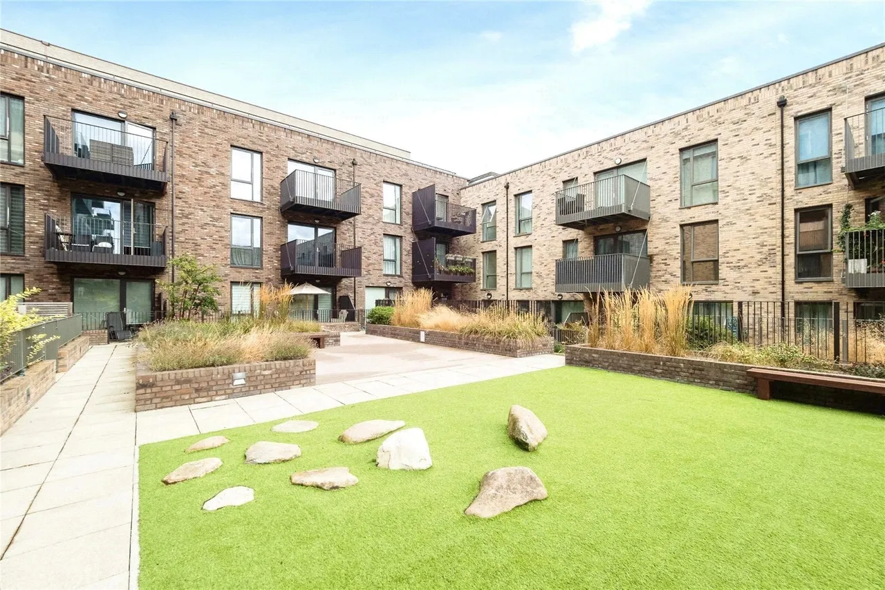 Mahindra Way, Beckton, London, E6, photo 18