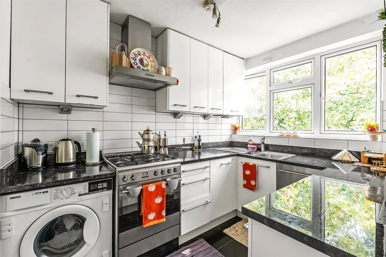 Falkland Grove, Dorking, RH4, photo 2