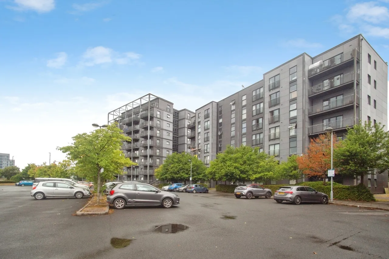 2 bed flat for sale — 2 A The Waterfront, Manchester, Lancashire, M11