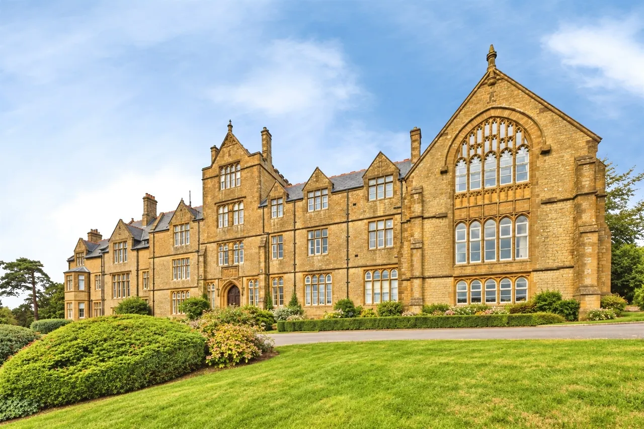 4 bed flat for sale, Mount Pleasant, Crewkerne, TA18