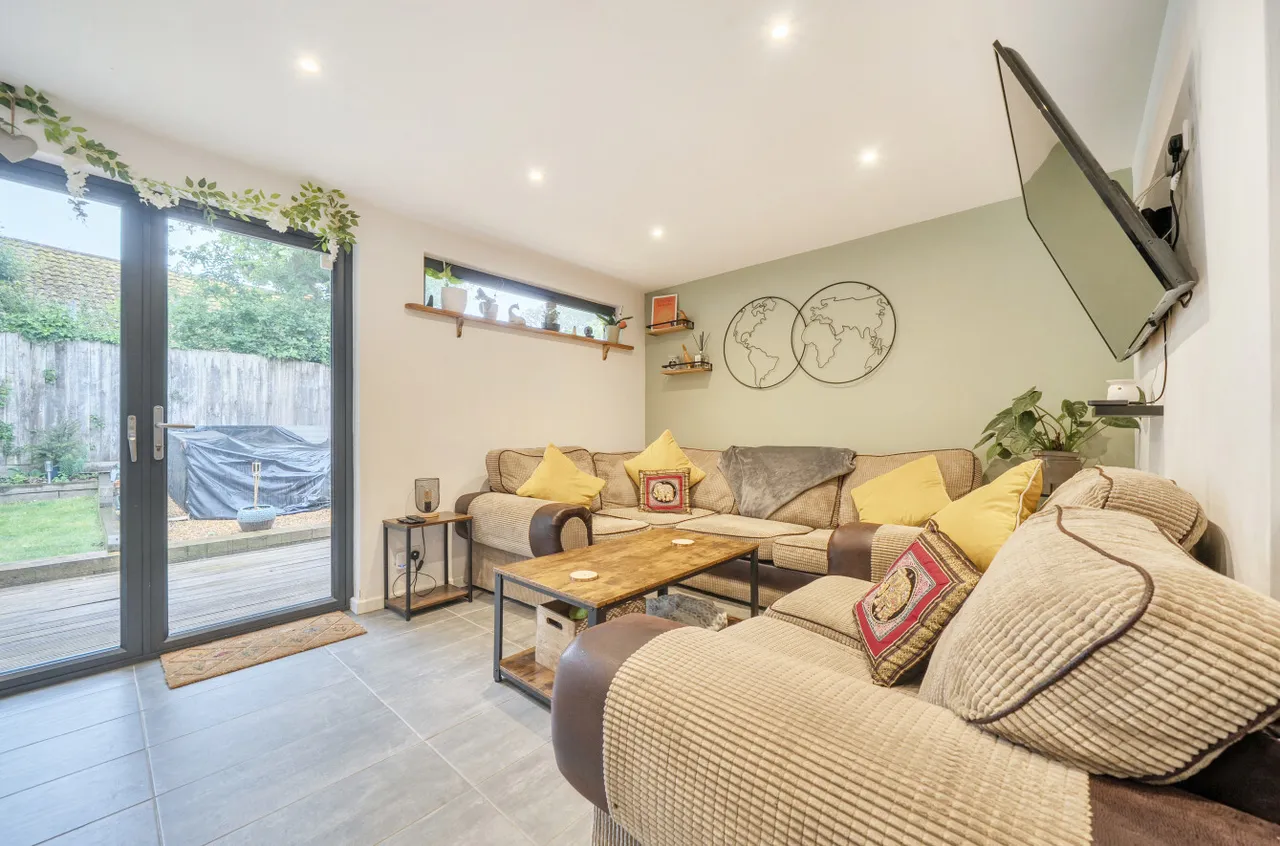 Carters Close, Hale, SP6, photo 5