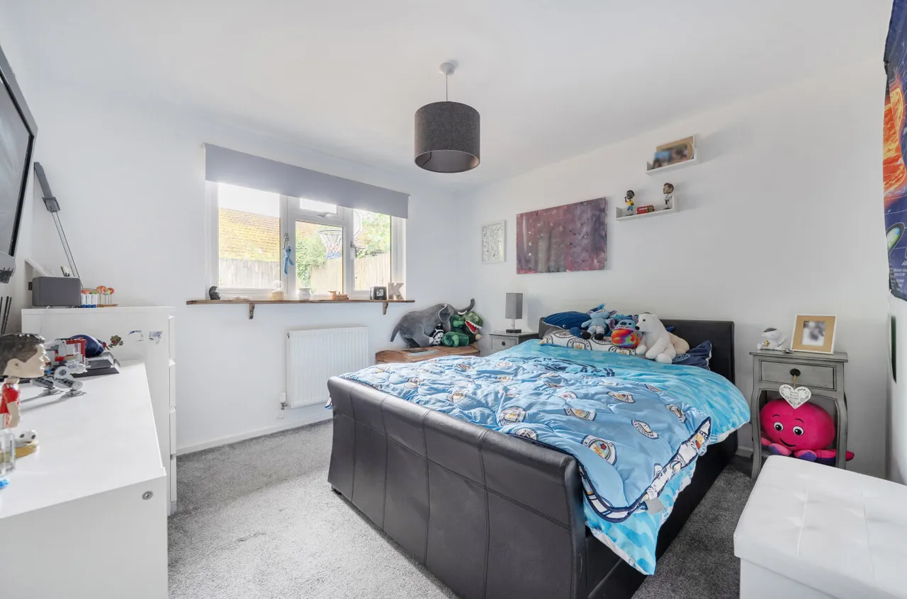 Carters Close, Hale, SP6, photo 8