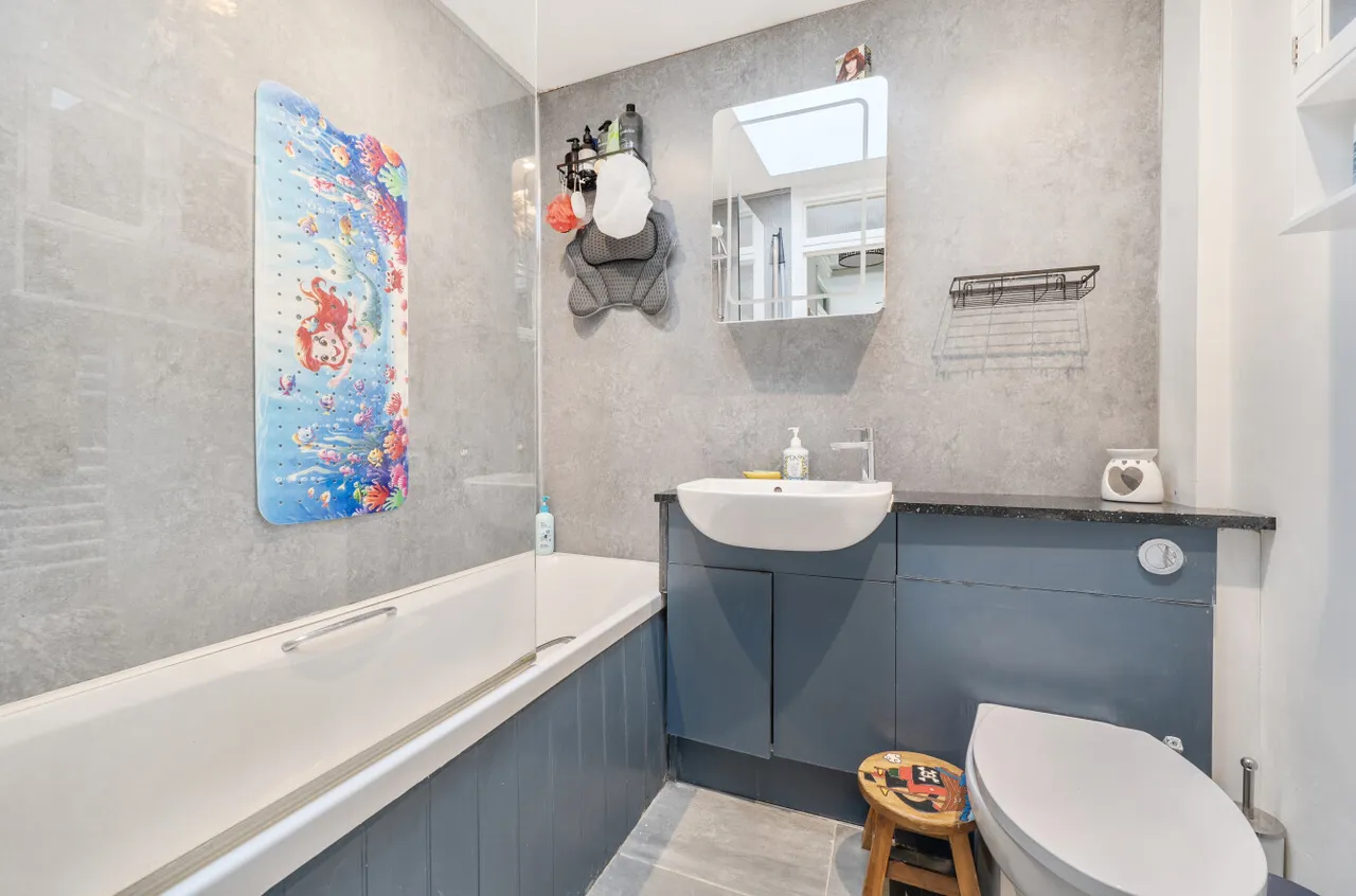 Carters Close, Hale, SP6, photo 10