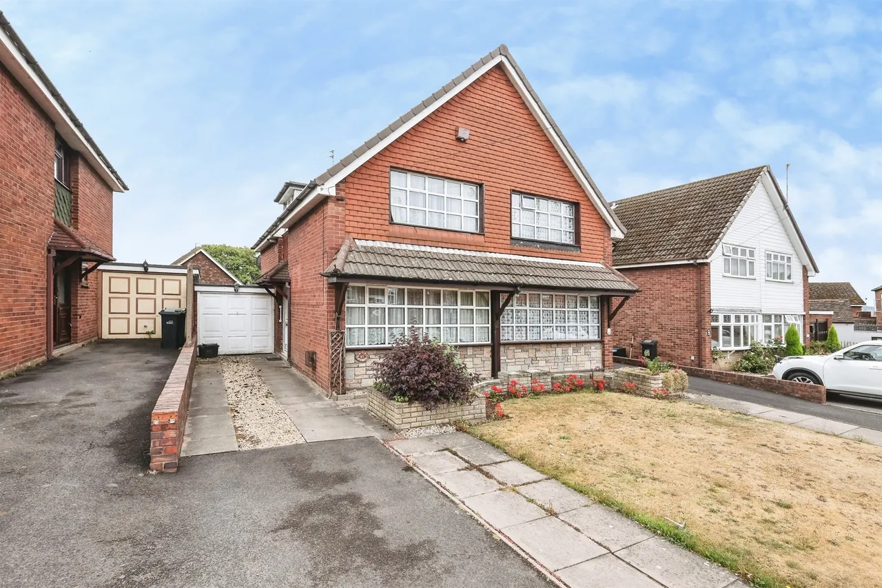 2 bed house for sale — Commonside, Pensnett, Brierley Hill