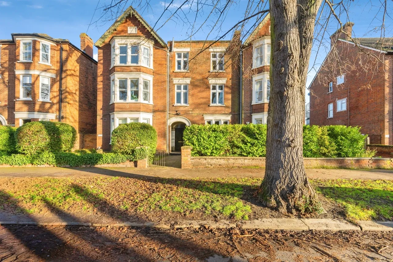 2 bed flat for sale, Bushmead Avenue, Bedford, MK40