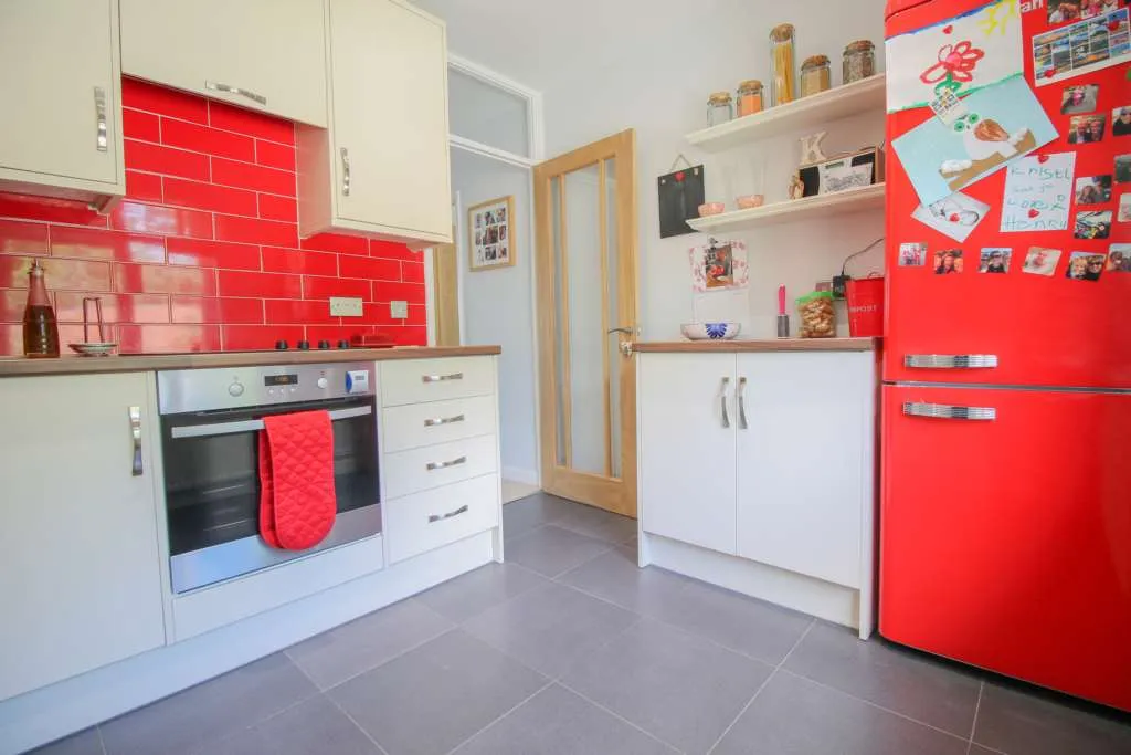 Brambles Close, Isleworth, TW7 5BX, photo 2