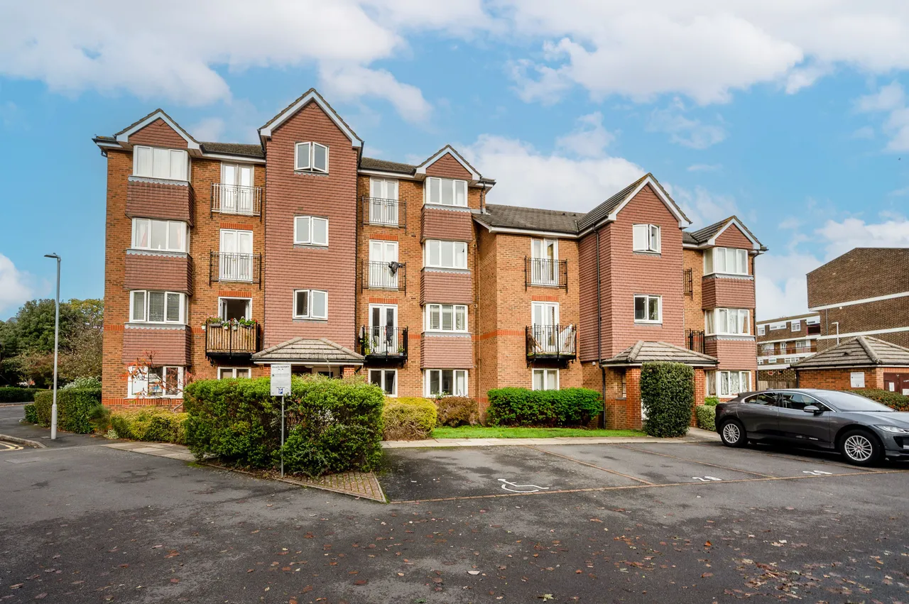 2 bed flat to rent — 26 Jemmett Close, Kingston upon Thames