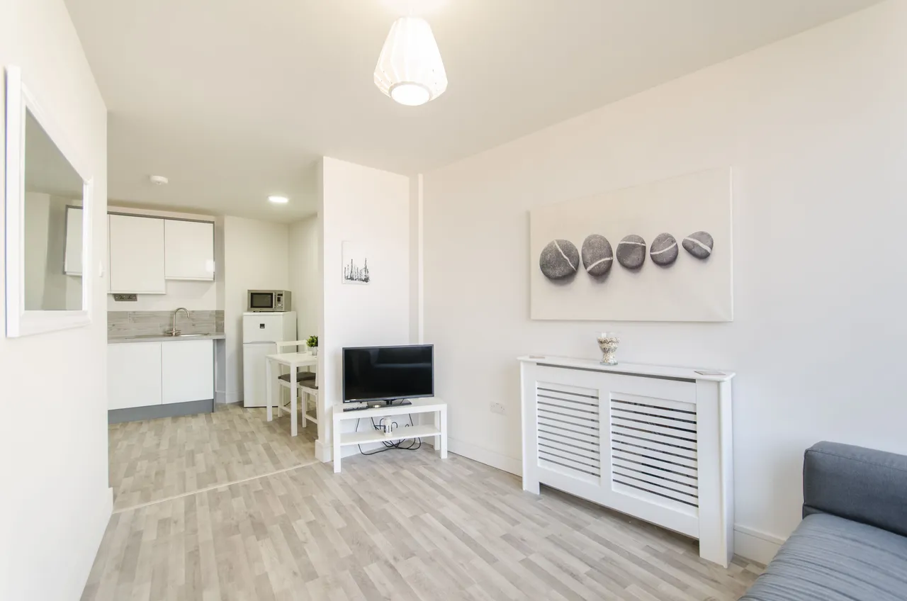 1 bed flat for sale — 654 Garratt Lane, London