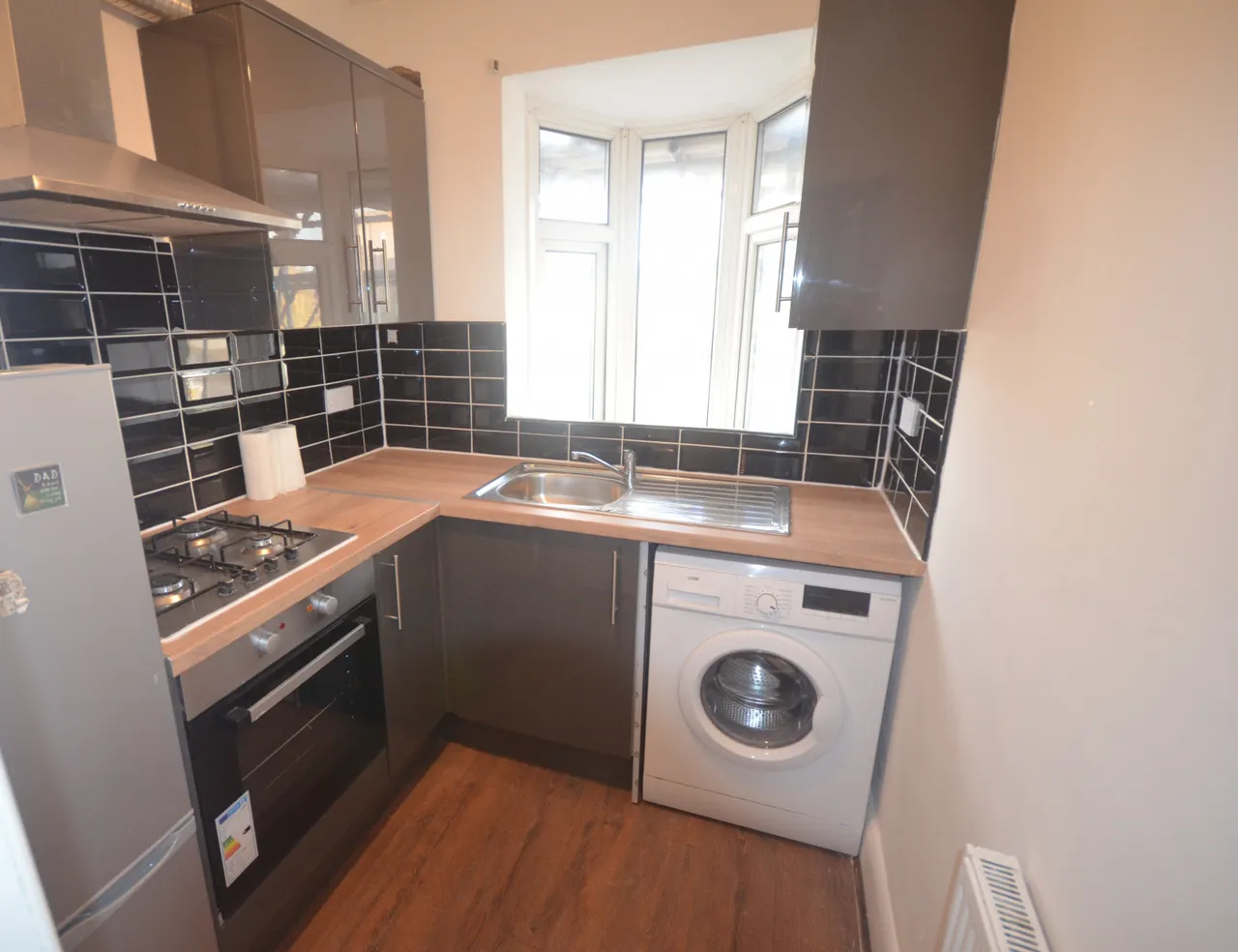 3 bed flat to rent — Eastern Avenue, IG2 7JD
