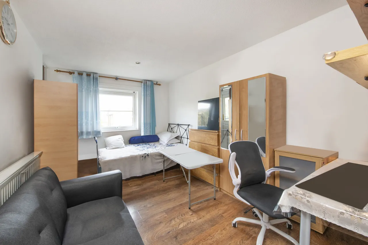 Empire Wharf Road, London, E14, photo 4