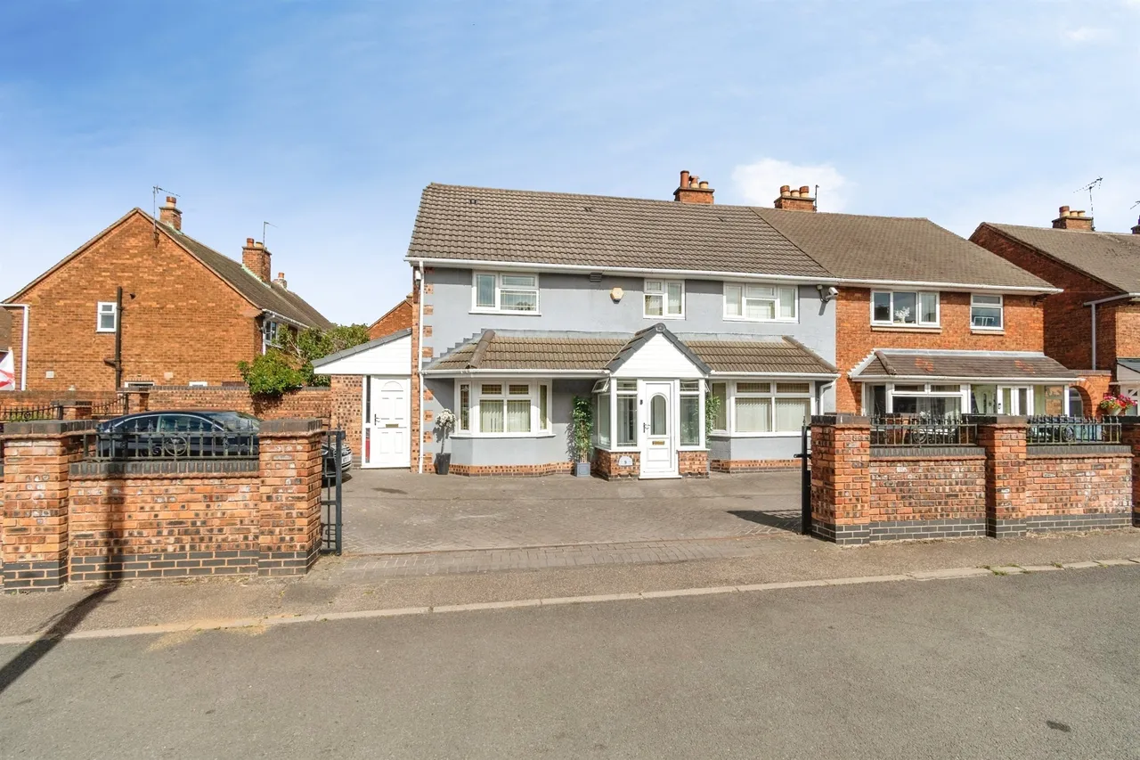 5 bed house for sale — Selby Way, Walsall