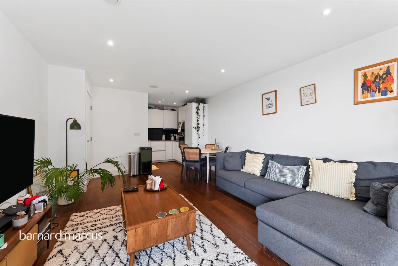 2 bed flat for sale — Upper Richmond Road, London