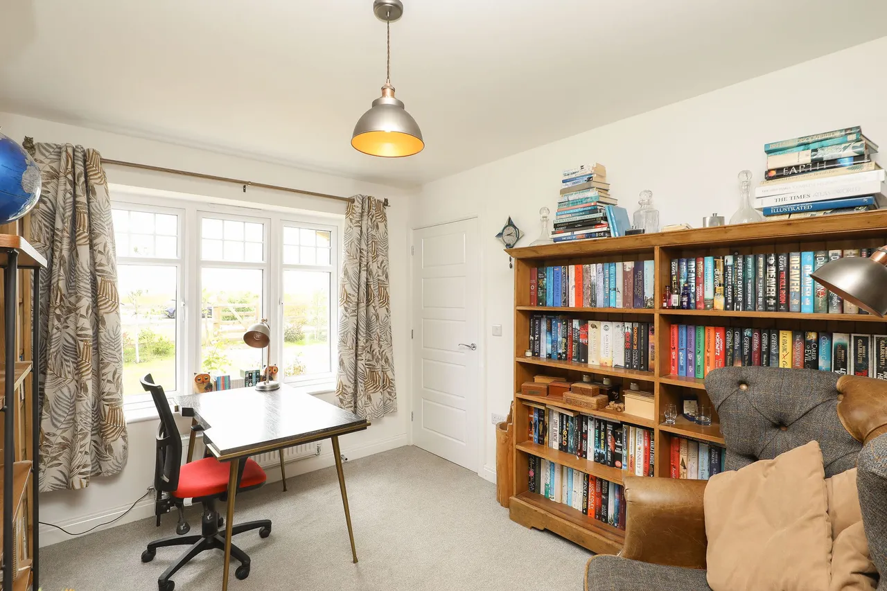Damselfly Drive, Holmewood, S42, photo 15