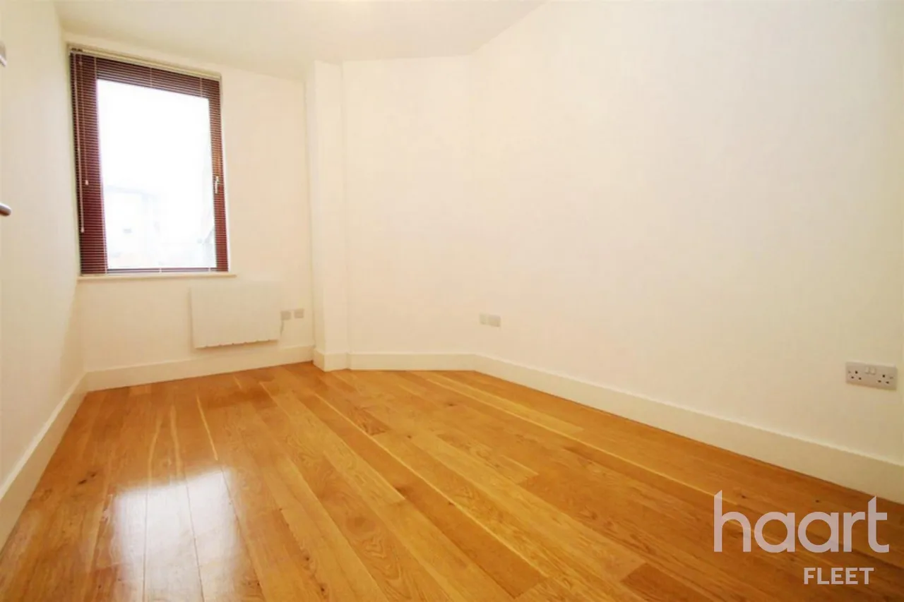 Victoria Road, GU14, photo 5