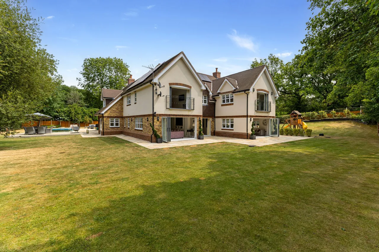 6 bed house for sale — Heather Lane, Hook, RG27