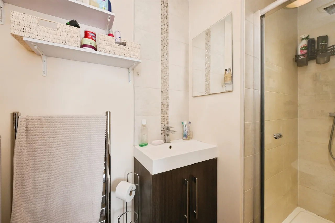Challinor, HARLOW, photo 10