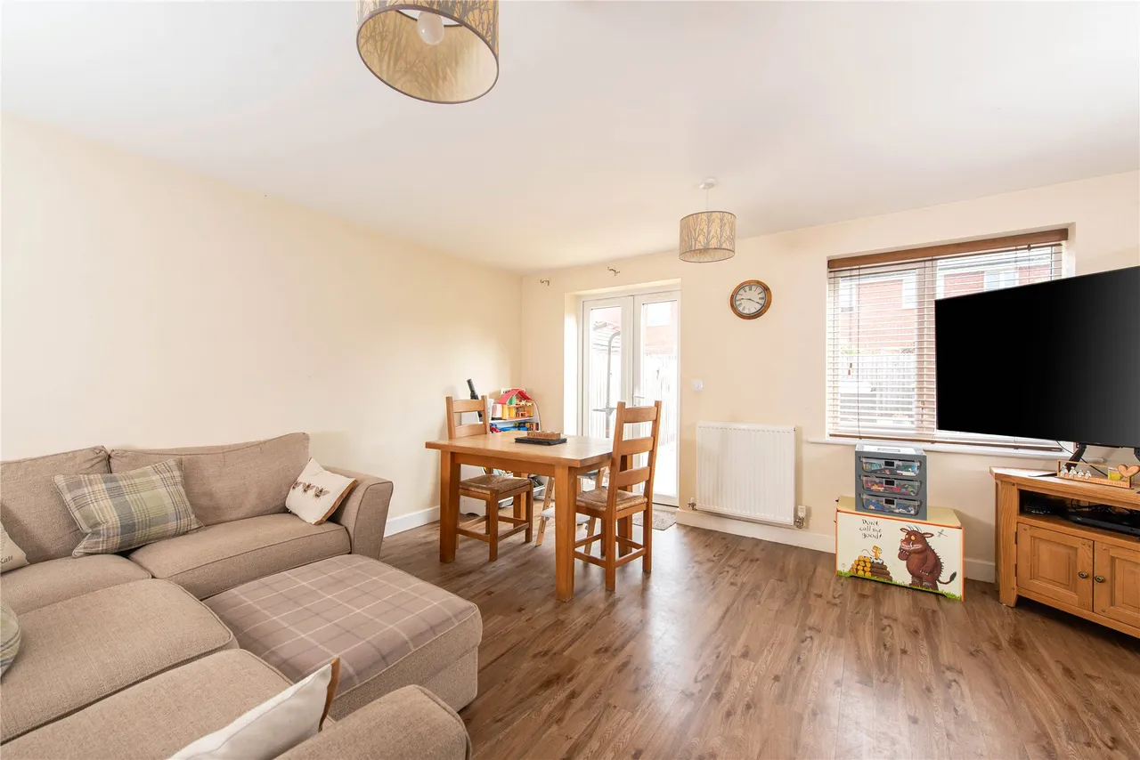 Blake Close, Towcester, NN12, photo 2