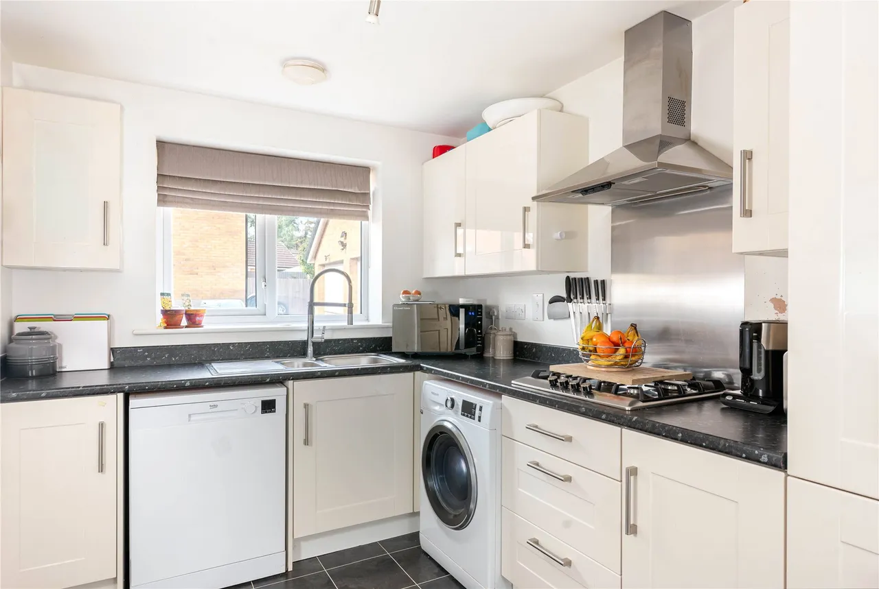 Blake Close, Towcester, NN12, photo 9