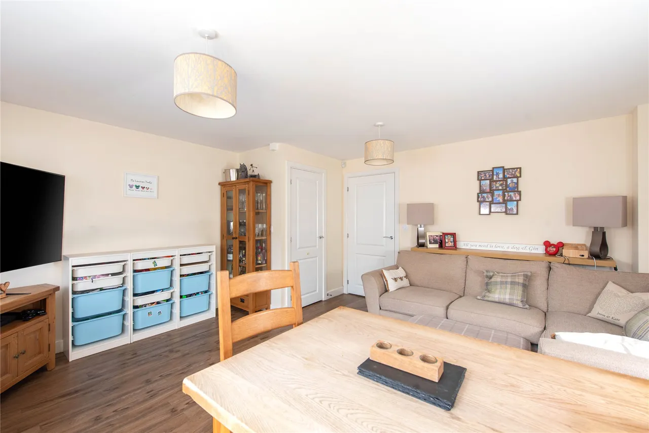 Blake Close, Towcester, NN12, photo 8