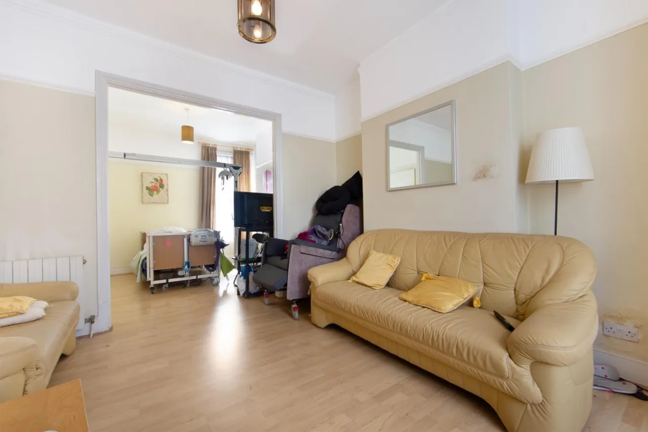 Santley Street, SW4, photo 2