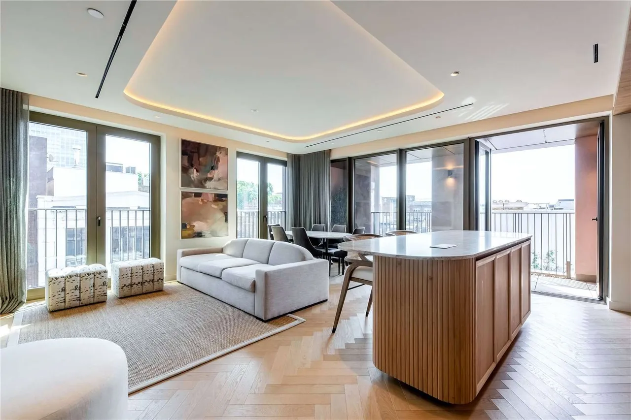 3 bed flat for sale — Fareham Street, London, W1F 8BD