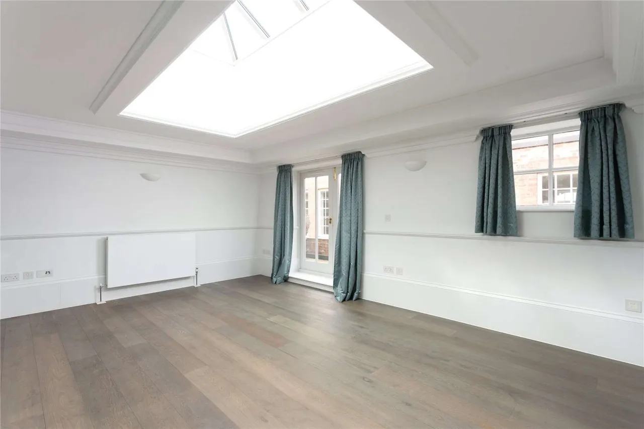 St. Leonards Mews, York, North Yorkshire, YO1 7HN, photo 10