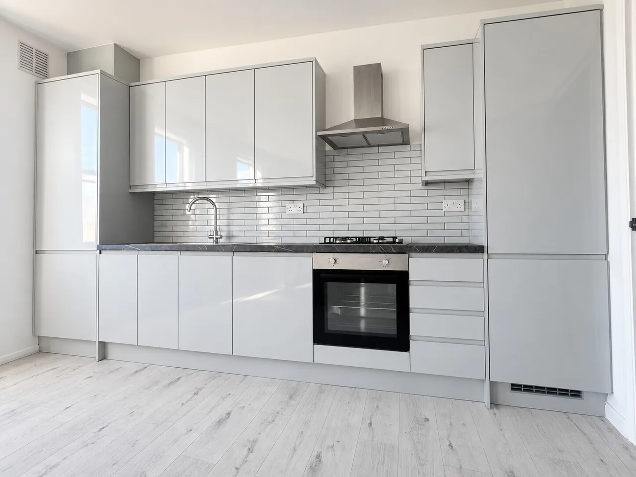 Coldharbour Lane, London, SE5, photo 3