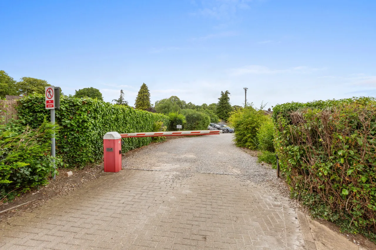 Back Street, Wendover, HP22, photo 10