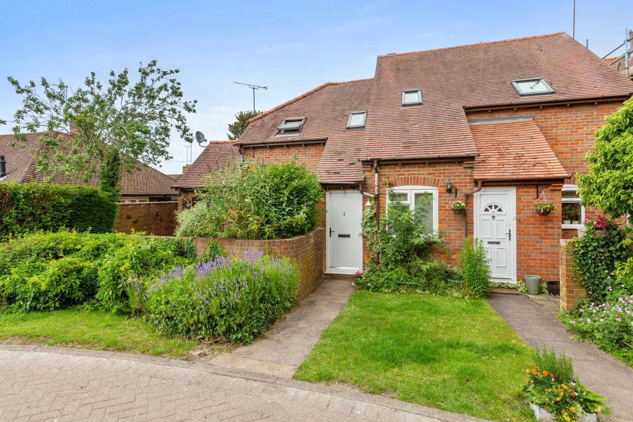 2 bed flat for sale, Back Street, Wendover, HP22