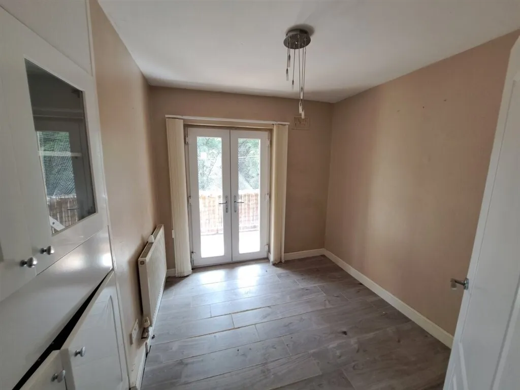 School Road, High Green, SHEFFIELD, photo 6