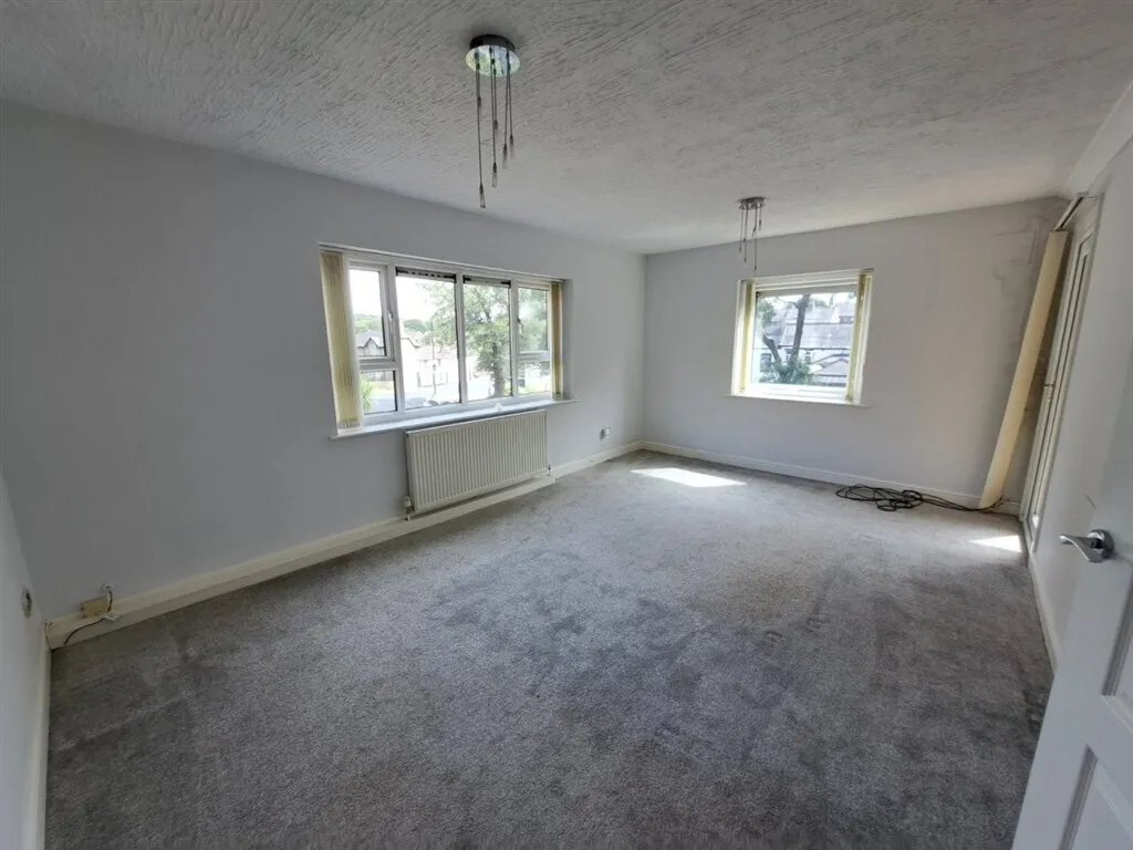 School Road, High Green, SHEFFIELD, photo 7