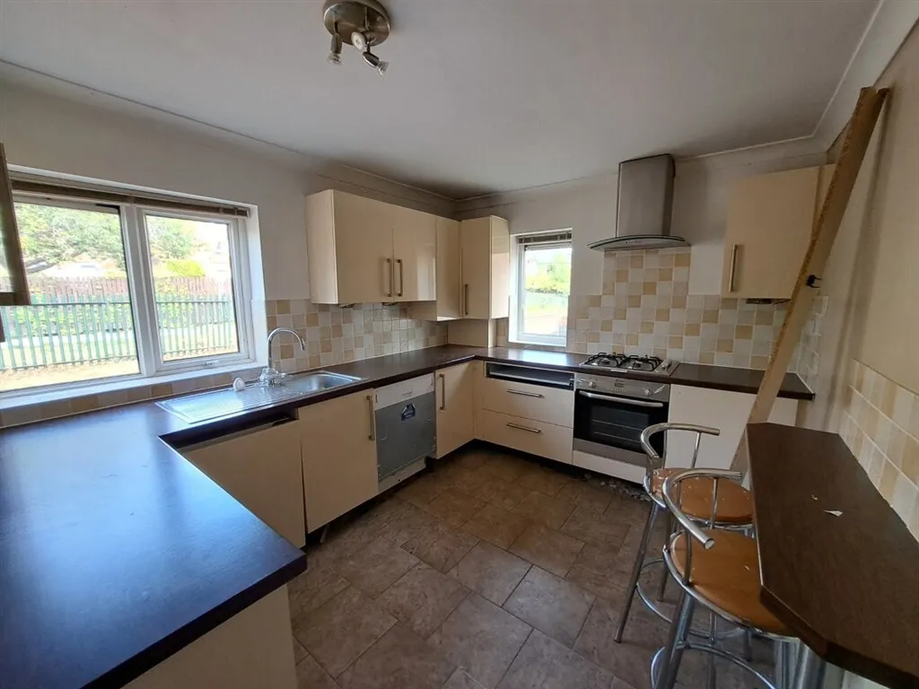 School Road, High Green, SHEFFIELD, photo 10