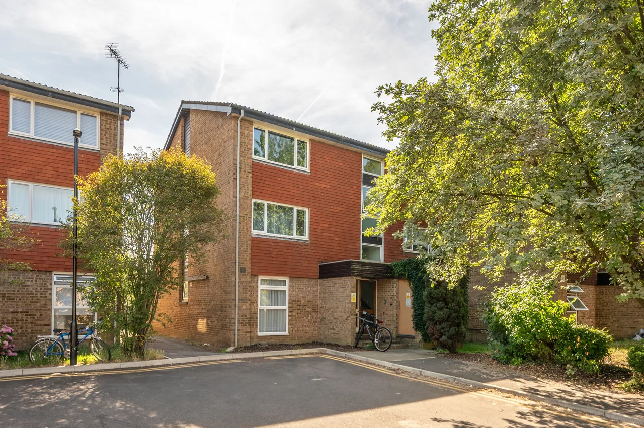 89 Buckingham Avenue, Greenford, photo 2