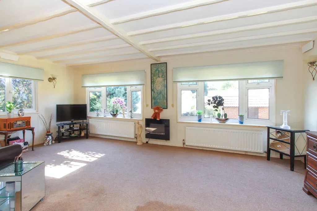 Chesham Road, Wigginton, Hertfordshire, HP23 6JF, photo 3