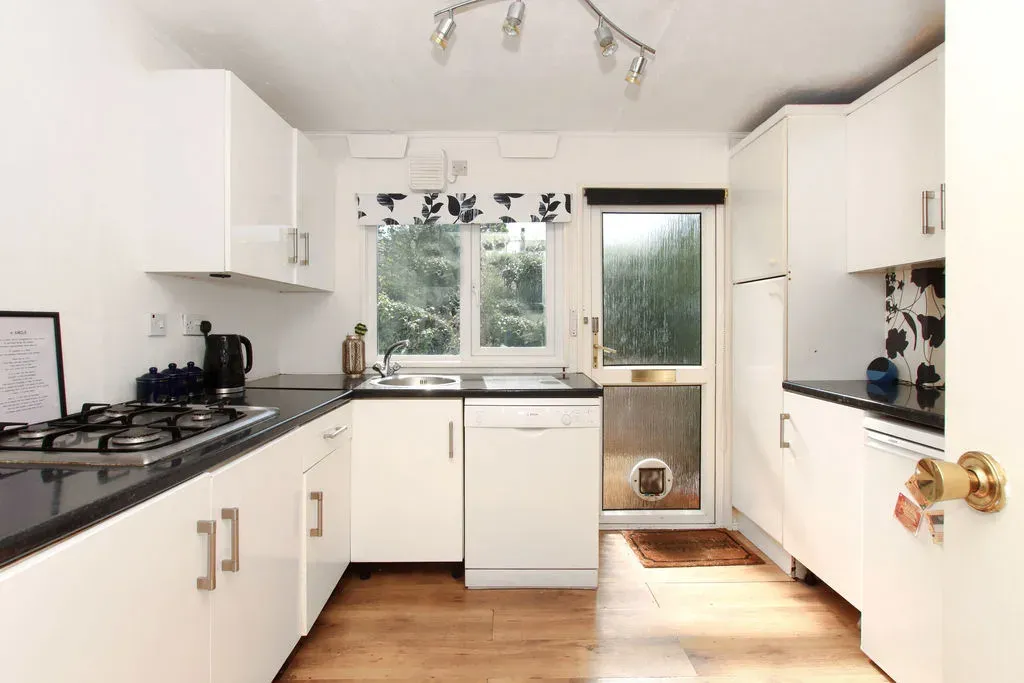 Chesham Road, Wigginton, Hertfordshire, HP23 6JF, photo 2