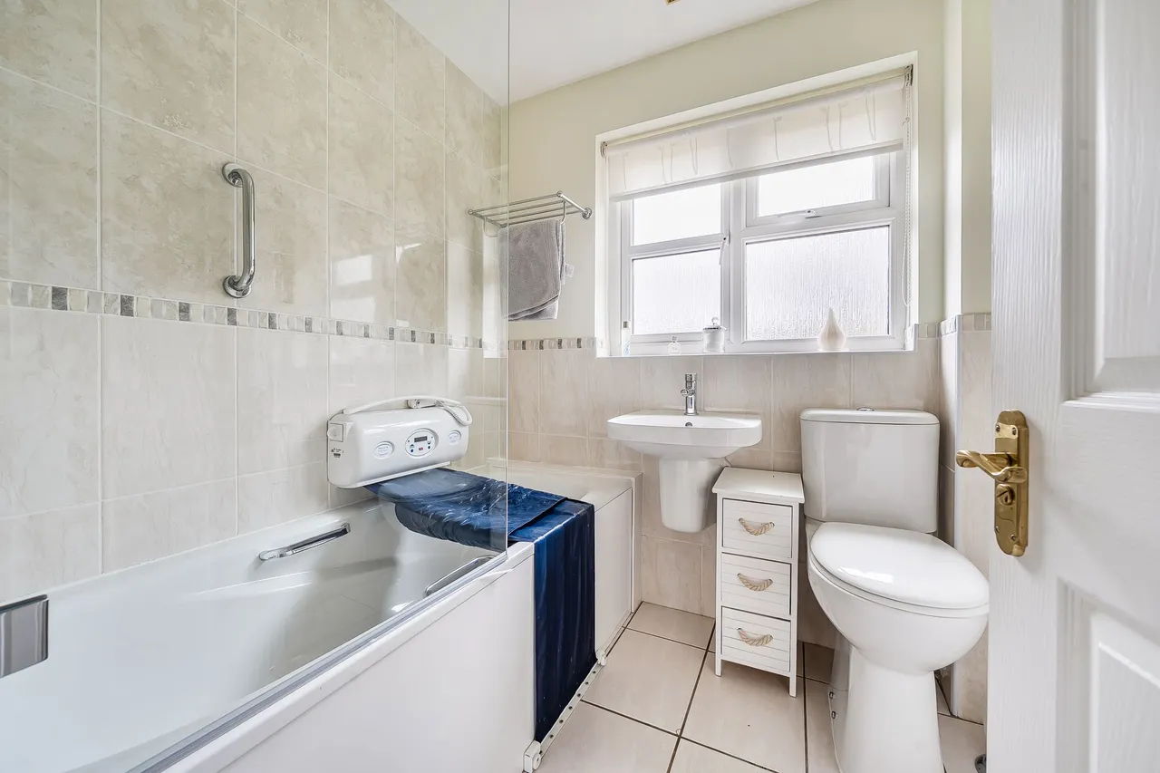 New Road, Midhurst, GU29, photo 10