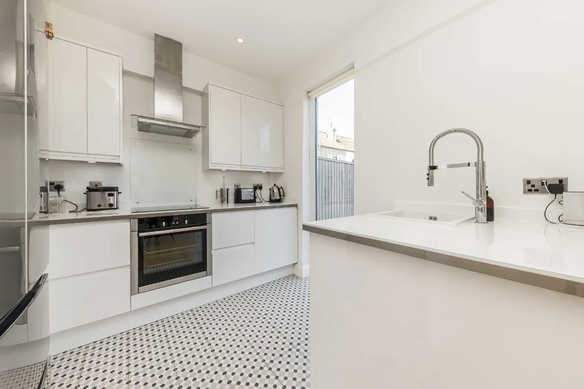 Helmsdale Road, SW16, photo 3