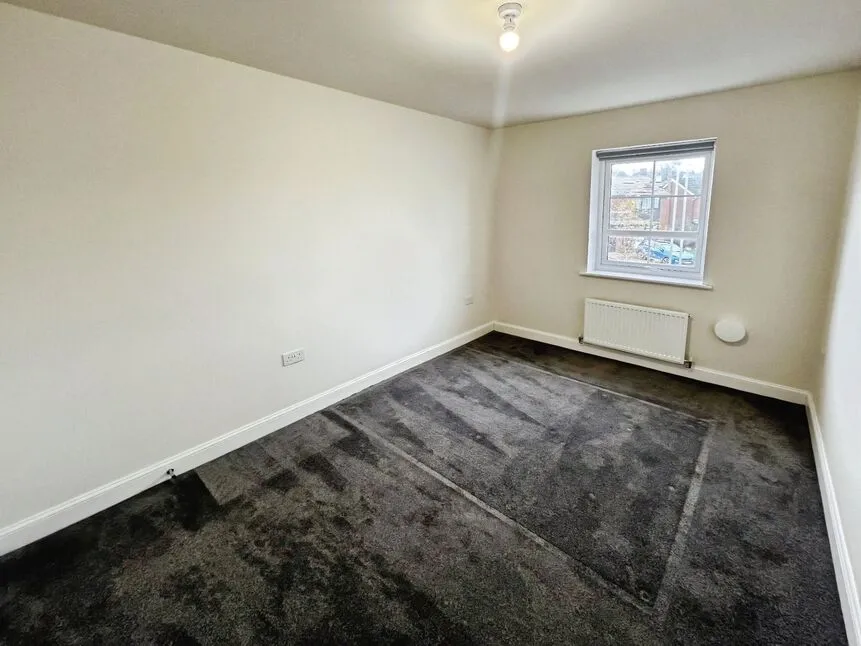 Atherton Court, Mottram, SK14, photo 6
