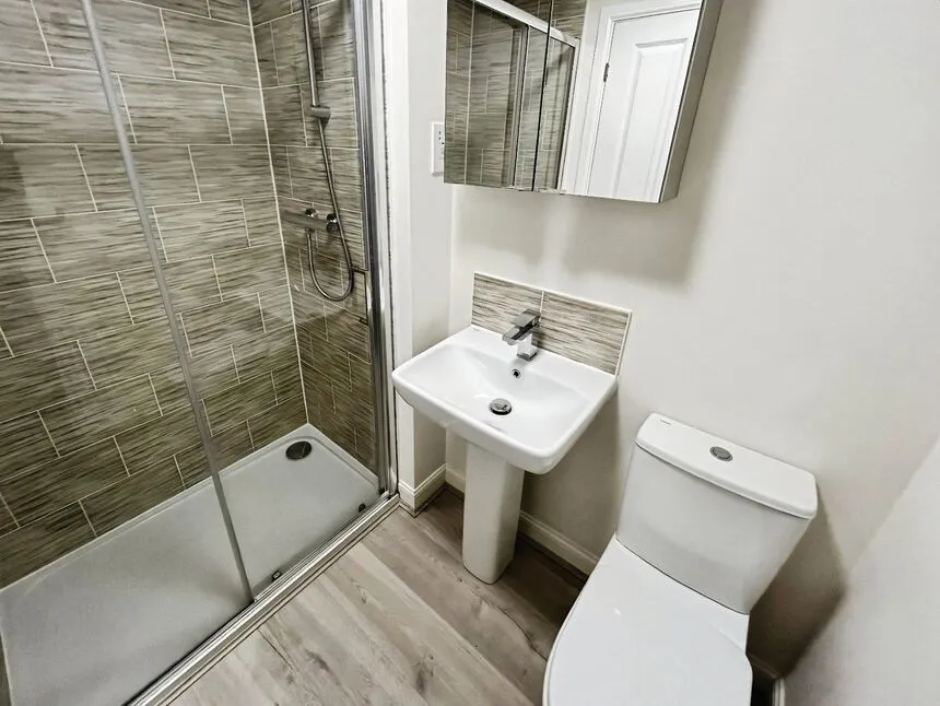 Atherton Court, Mottram, SK14, photo 3
