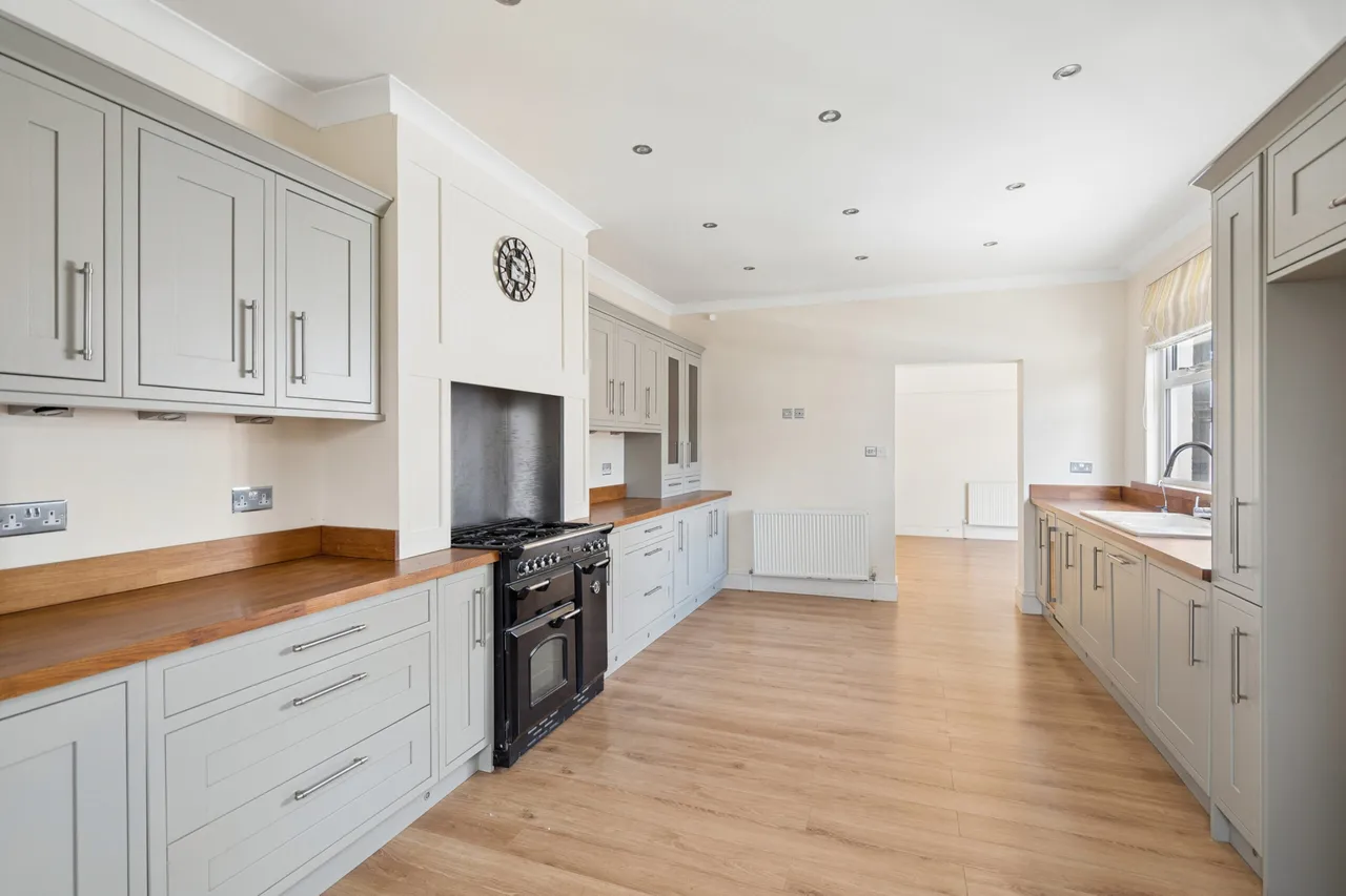 Bushey Mill Lane, Watford, WD24, photo 2